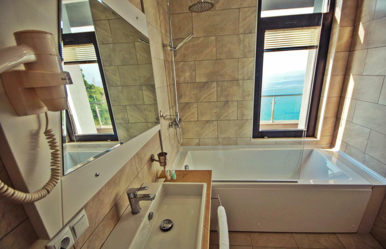 Montana Hotel 3*